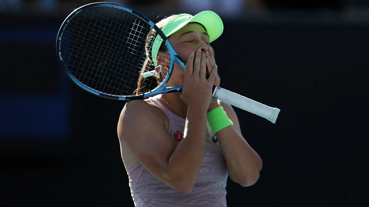 Zeynep Sonmez Yine Tarihe Gecti Wimbledonin Rovansini Aldi Tqdn