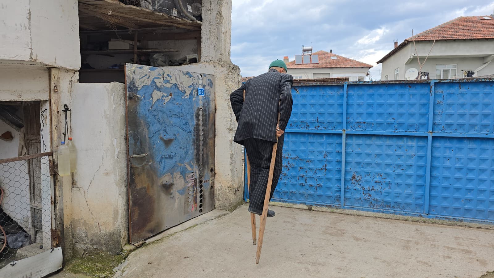 83 Yaşında Zamana Böyle Meydan Okuyor Hasan Amca'nın 'Ayakcak' Sevdası! (2)