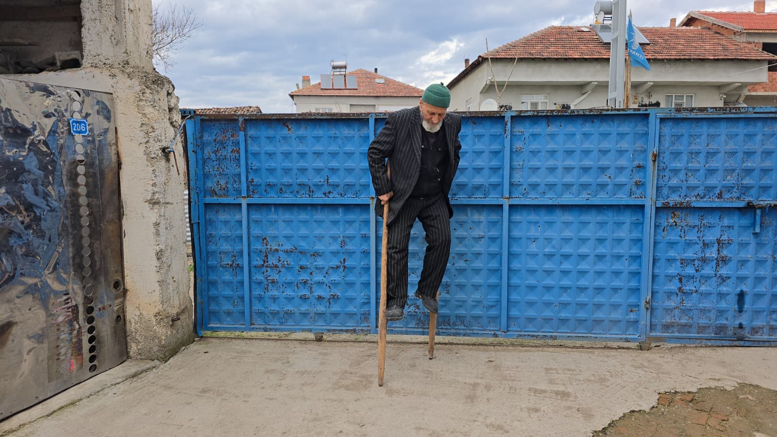 83 Yaşında Zamana Böyle Meydan Okuyor Hasan Amca'nın 'Ayakcak' Sevdası! (4)