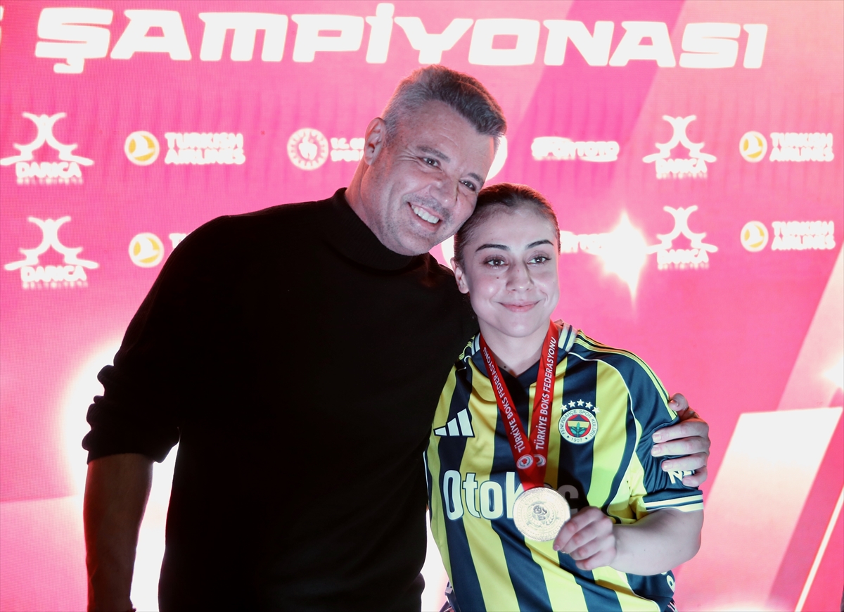 A A 20260201 40427242 40427241 F E N E R B A H C E K U L U B U B A S K A N I S A R A N K O C A E L I D E T U R K I Y E B O K S S A M P I Y O N A S I N I T A K I P E T T I