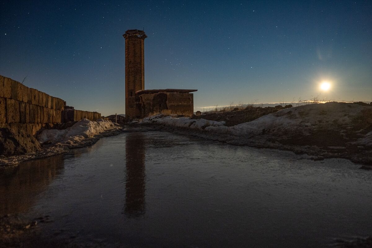 Kars'ta masalsı gece: "Dünya kenti" Ani beyaz gelinliğini giydi!