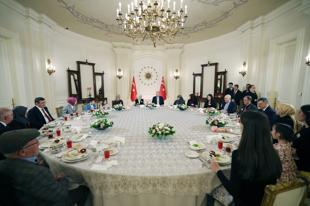 A A 20260219 40613351 40613350 C U M H U R B A S K A N I E R D O G A N S E H I T A I L E L E R I Y L E I F T A R P R O G R A M I N D A B I R A R A Y A G E L D I