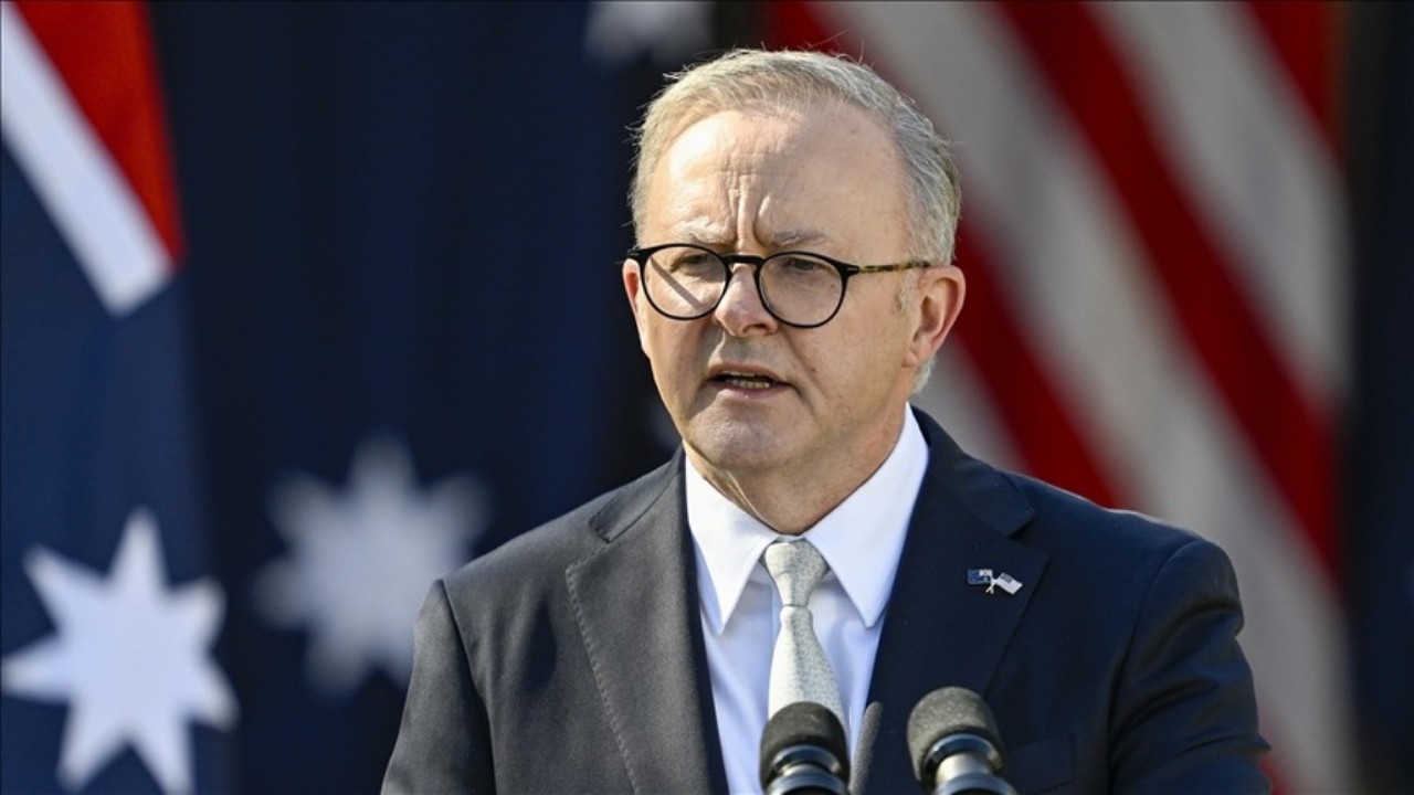 A V U S T R A L Y Aaaa