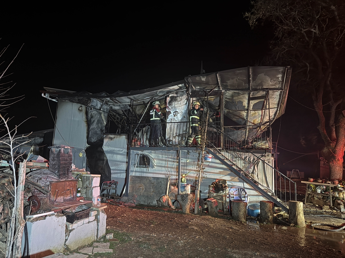 Alev Kapanına Dönen Evde Karı Koca Yanarak Can Verdi (2)