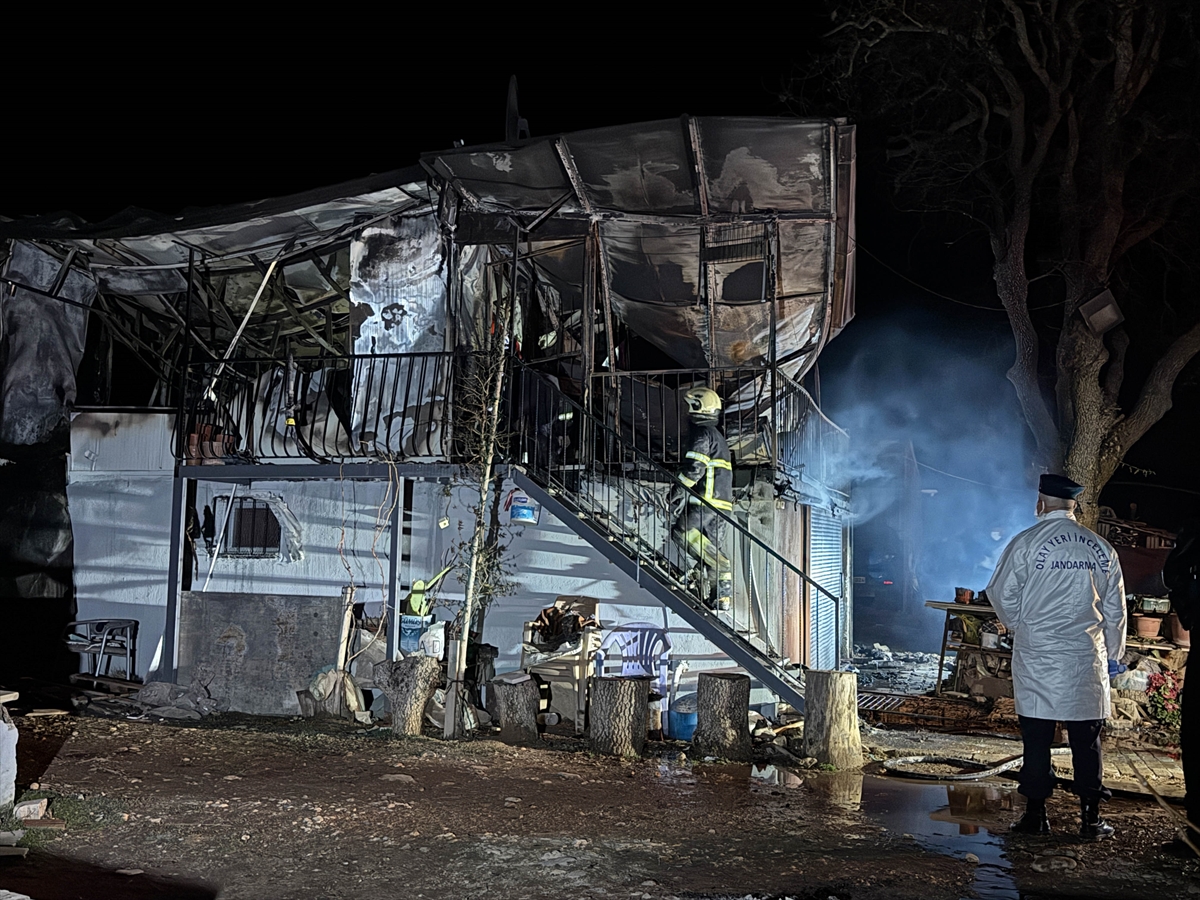 Alev Kapanına Dönen Evde Karı Koca Yanarak Can Verdi (6)