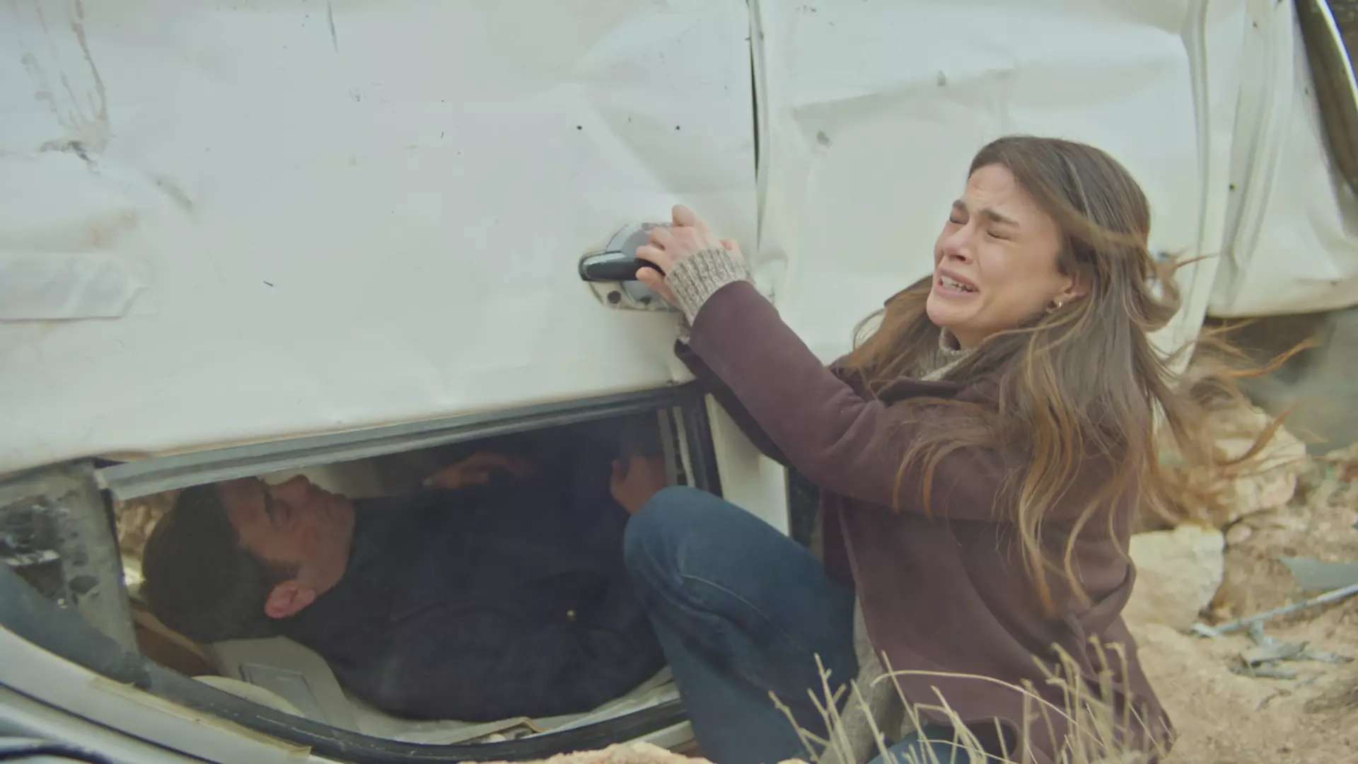 Alya Cihanı Kurtarıyor