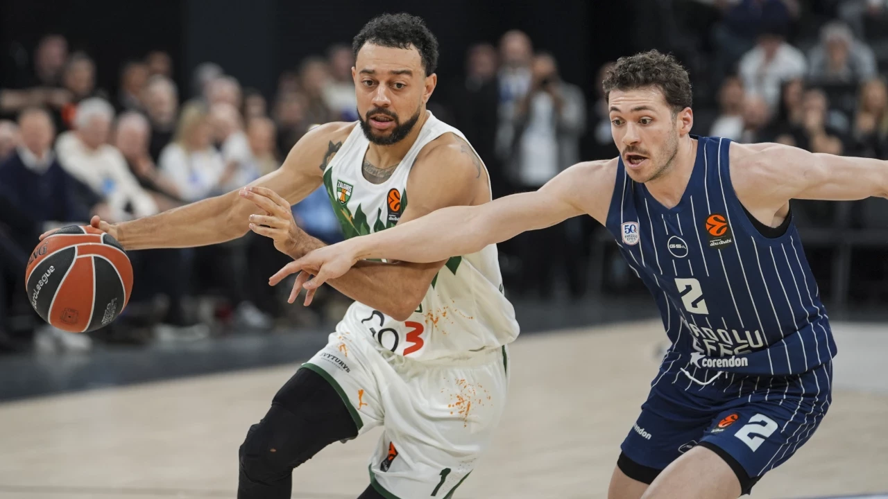 Anadolu Efes Zalgiris Kaunasi Eli Bos Yolladi 92 82 Kzsb