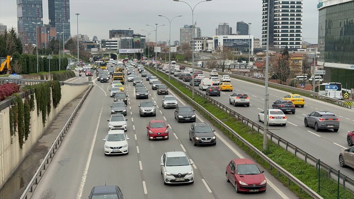 Anadolu Yakası'nda Trafik Yoğunluğu Yüzde 80 (2)