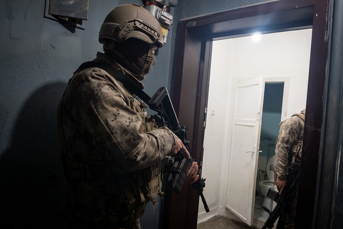 Ankara Merkezli Suç Örgütüne Şafak Baskını! 37 Adres, 35 Araç Ve Kıskıvrak Yakalanan 37 Şüpheli (4)