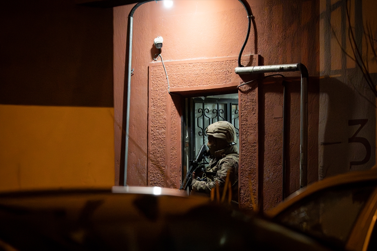 Ankara Merkezli Suç Örgütüne Şafak Baskını! 37 Adres, 35 Araç Ve Kıskıvrak Yakalanan 37 Şüpheli (6)