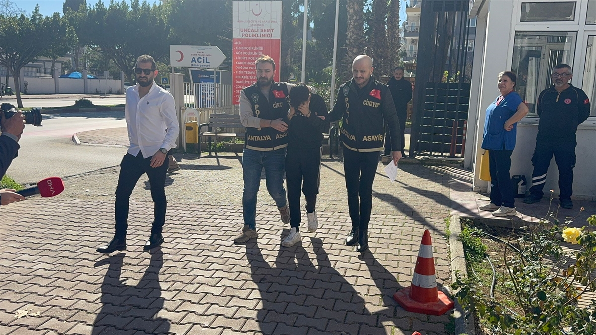 Antalya'da Dehşet Hamile Eşini Vuran Zanlı Yakalandı (2)