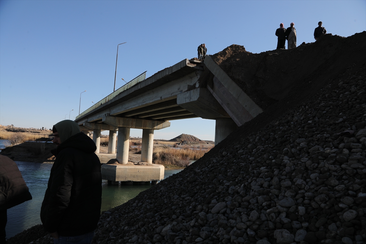 Aynularab'da 'Dönüş' Seferberliği Terörün Yıktığı Köprüyü Halk Kendi Elleriyle Onarıyor (2)