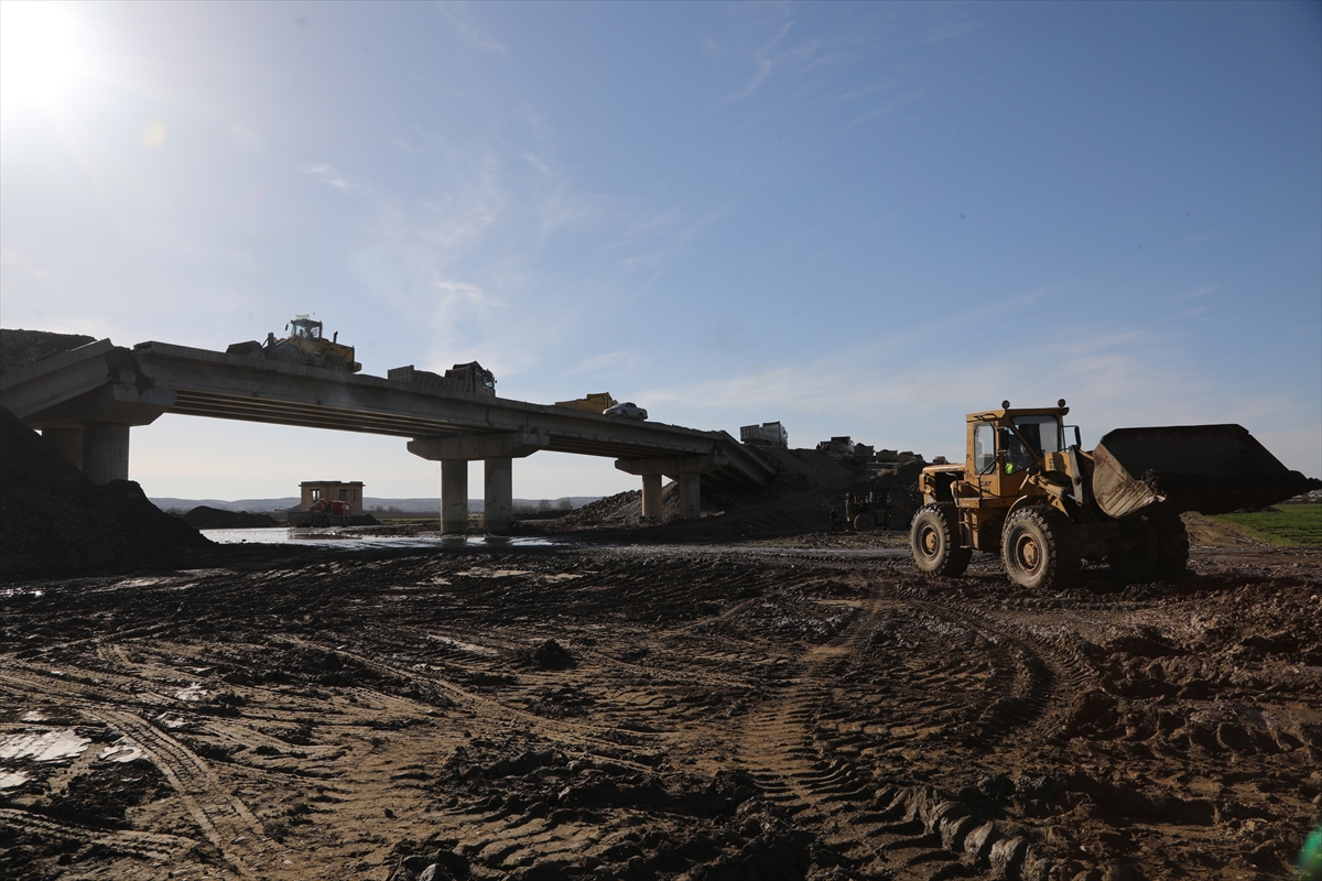 Aynularab'da 'Dönüş' Seferberliği Terörün Yıktığı Köprüyü Halk Kendi Elleriyle Onarıyor (3)