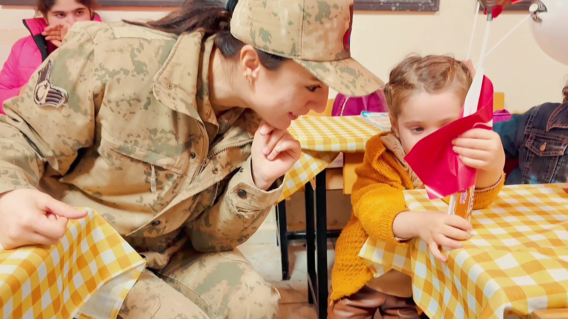 Batman'da Mehmetçik'ten Gönüllere Dokunan Ziyaret Minik Yüreklerde Büyük Mutluluk