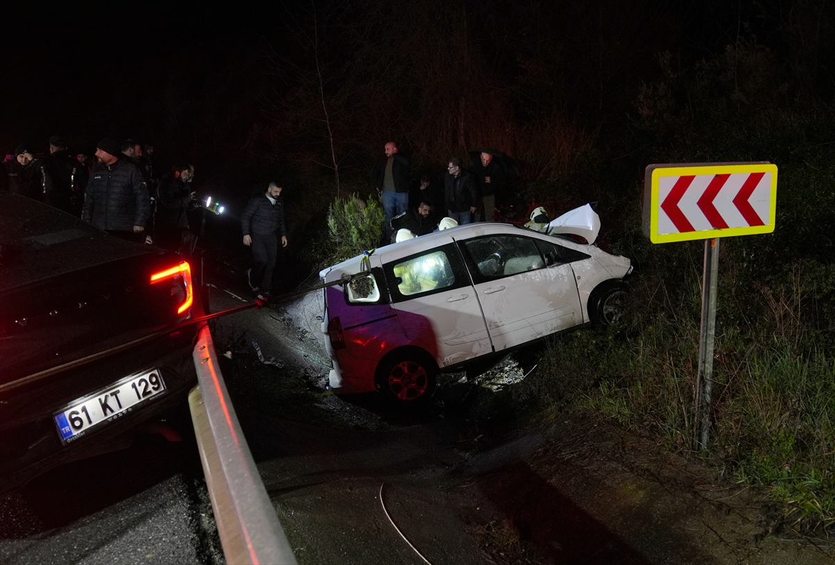 Beykoz'daki Kazada Bilanço Ağır Oldu Su Kanalına Uçan Araçta 1 Ölü, 5 Yaralı (2)