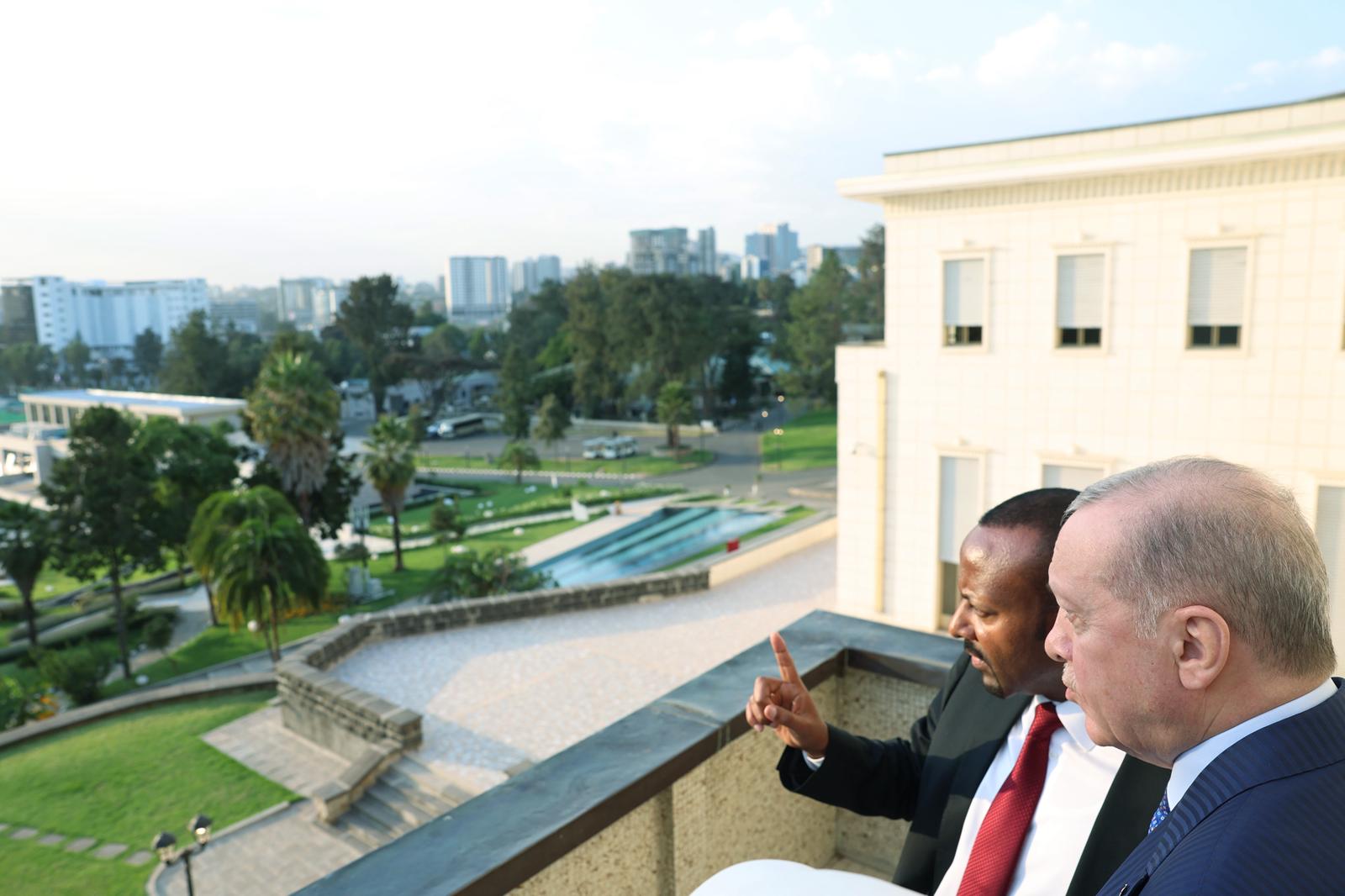 Cumhurbaşkanı Erdoğan'dan Etiyopya Başbakanı Ahmed'e Anlamlı Hediye 'Pamukkale Beyazı' Togg! (2)