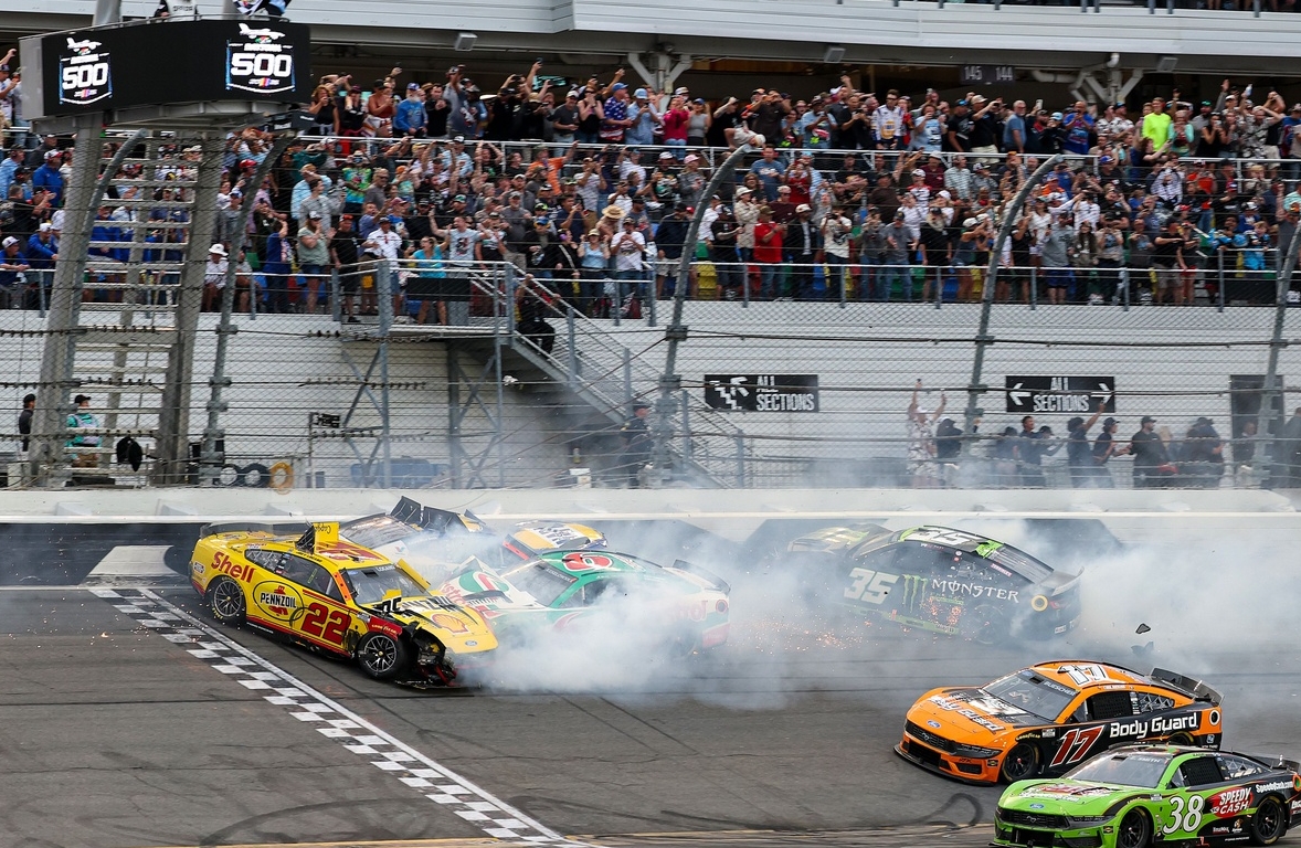 Daytona 500 Yarışında Dev Zincirleme Kaza-1