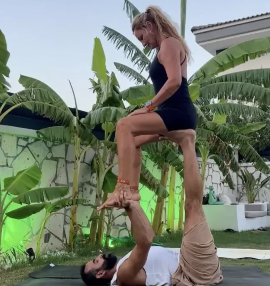 E Ş D E Ğ İ Ş T İ R M E L İ Y O G A1222