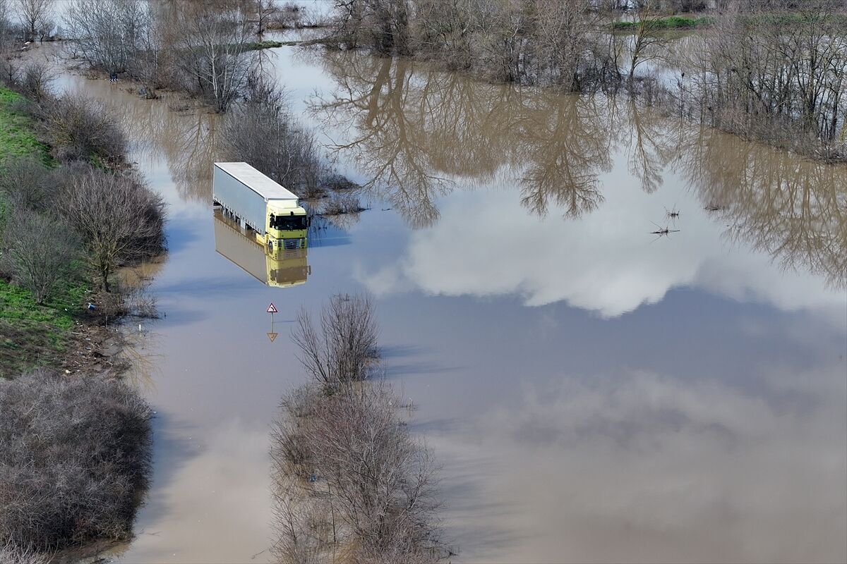Edirne'de Film Gibi Kurtarma Günlerce Tırda Bekledi (4)