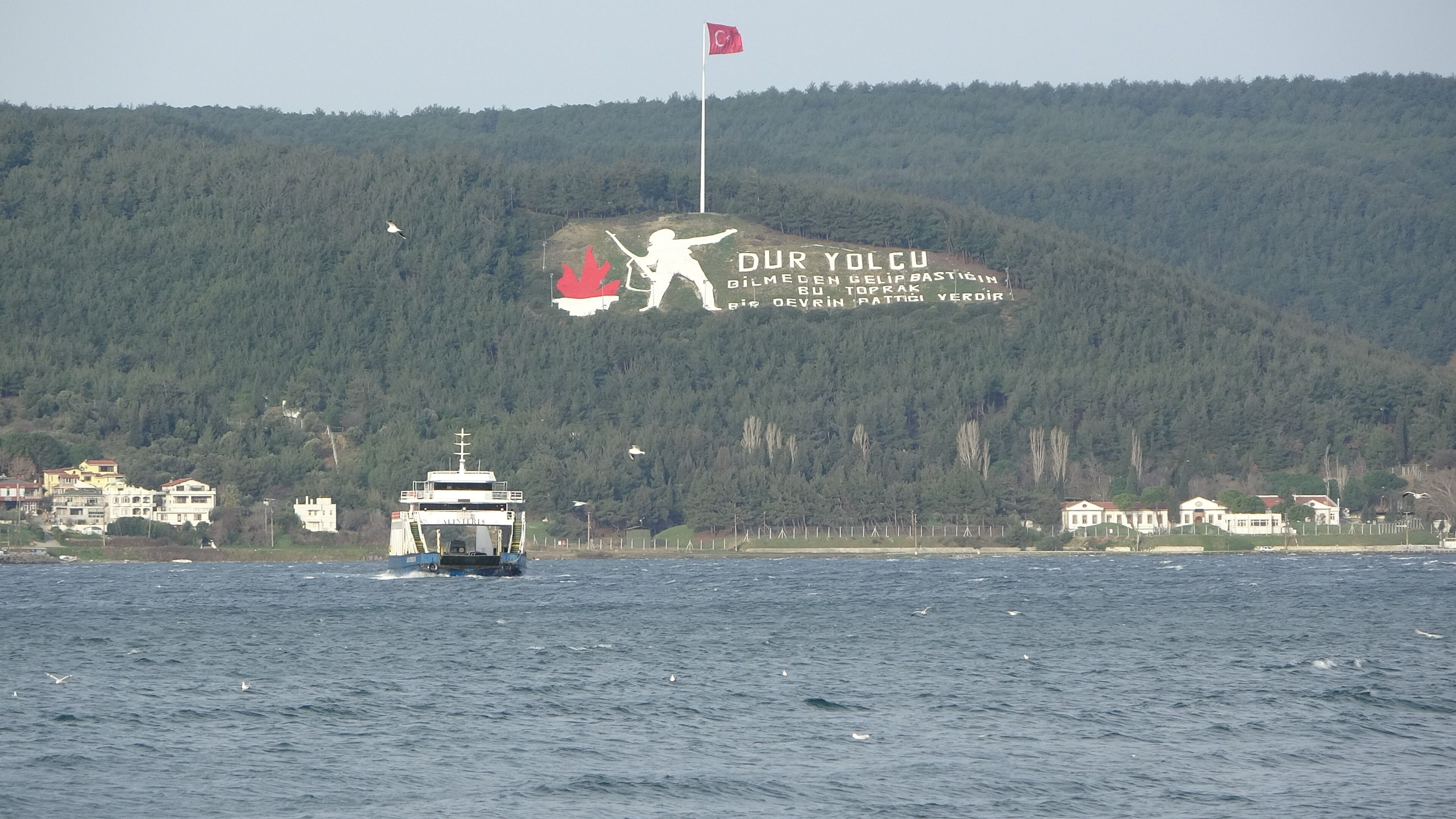 Bozcaada ve Gökçeada'ya feribot seferlerine fırtına engeli