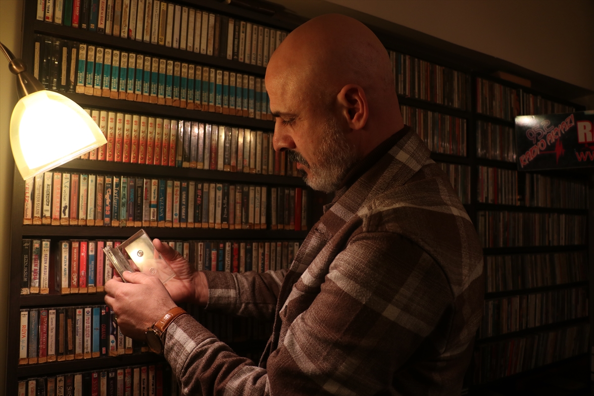 Gündüz Muhasebeci, Gece Radyocu! 3 Meslekte Tek Isim Siz Bu Tempoya Dayanabilir Miydiniz (2)