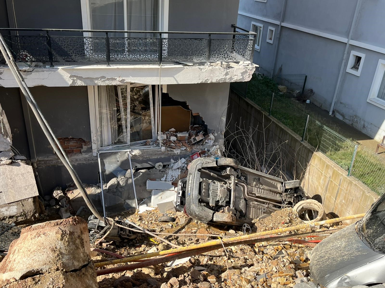 İ Z M İ R İ S T İ N A T D U V A R I77822