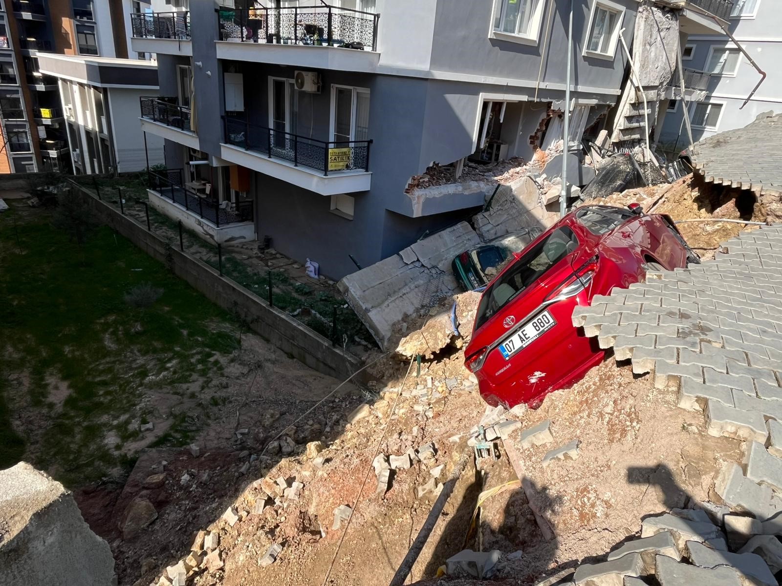 İ Z M İ R İ S T İ N A T D U V A R I77823