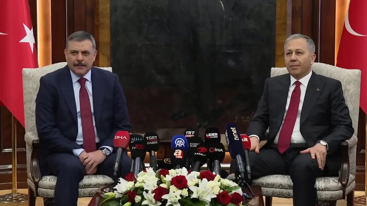 Icisleri Bakanliginda Devir Teslim Mustafa Ciftci Ali Yerlikayadan Gorevi Devraldi 1770143 20260211135049