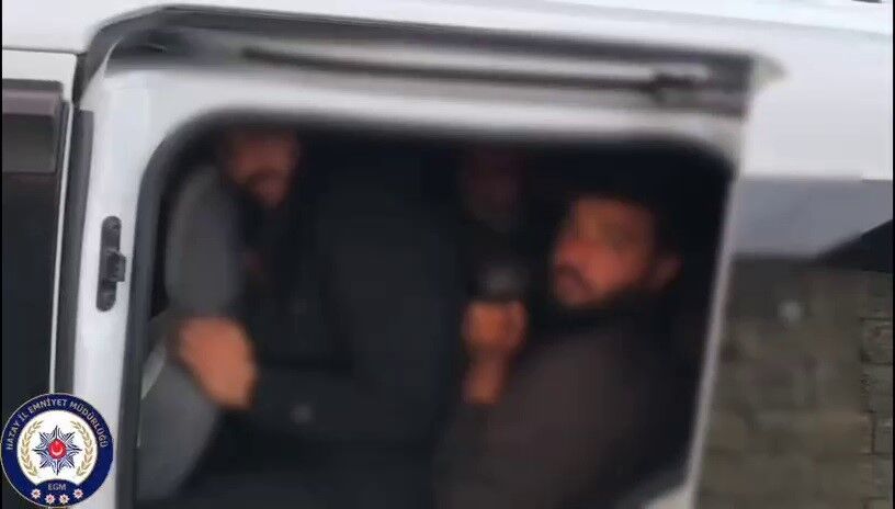 İki Araca 23 Kişi Sığdırdılar Hatay'da Göçmen Operasyonu (2)