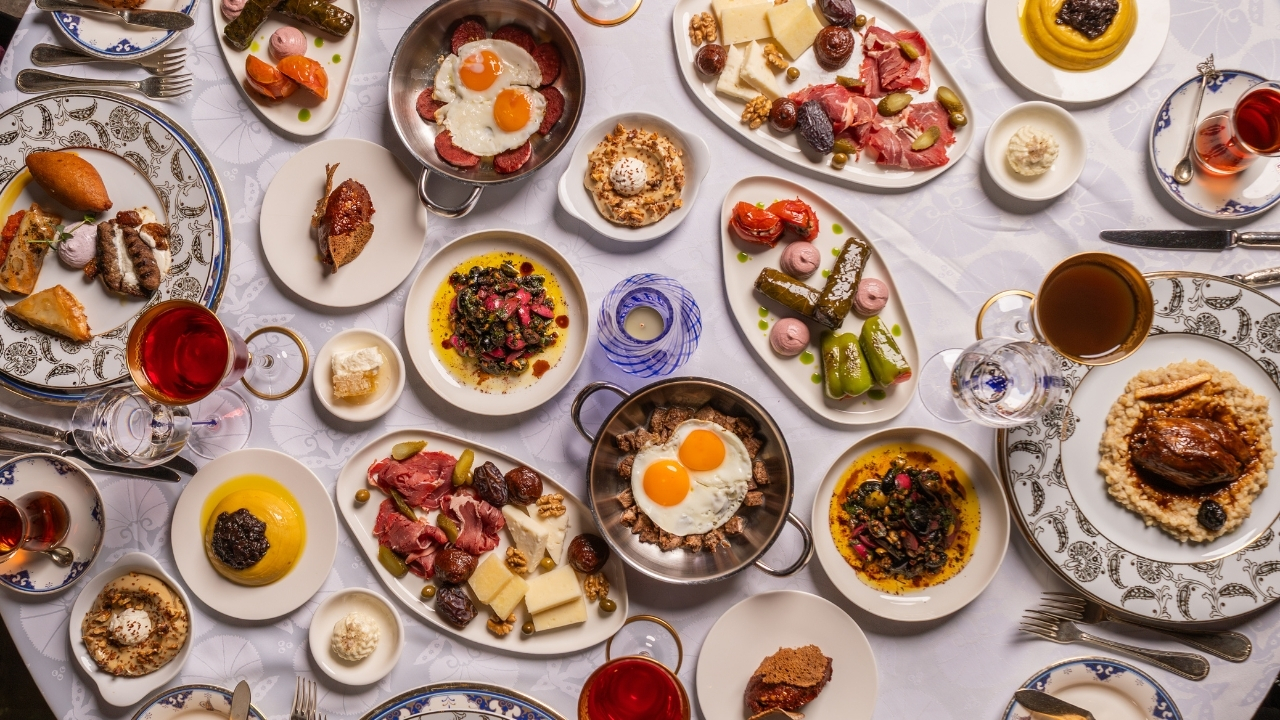 İstanbul'da Kurulan Seçkin Ramazan Sofraları-1