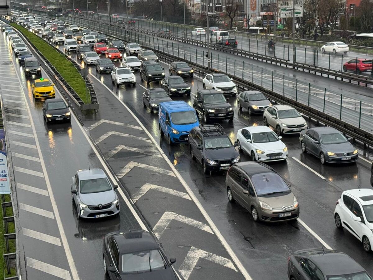 İstanbul'da Yağmur Trafiği Anadolu Yakası Kilit! (6)
