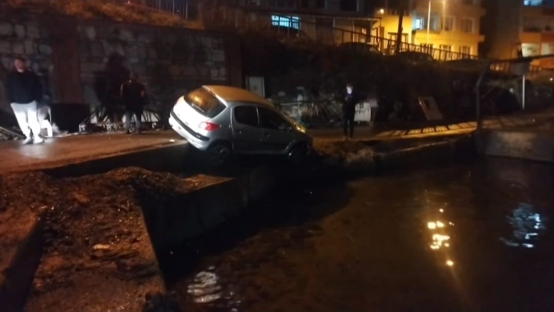 Istanbulun Gobeginde Seytan Ucgeni Art Arda Iki Arac Asili Kaldi 3