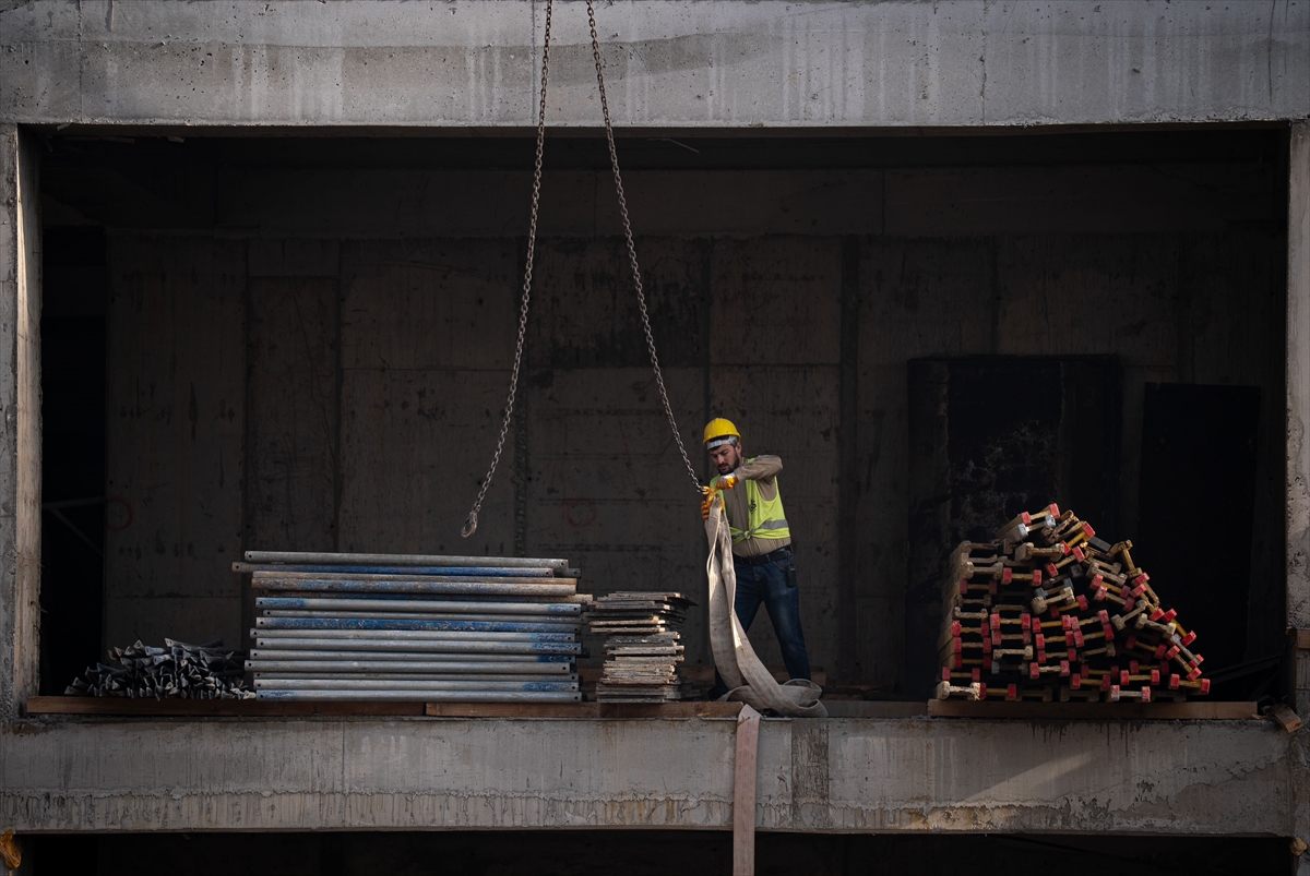Kendi Şehrini Inşa Eden Eller Afetzede Işçiler Geleceği Yükseltiyor (3)