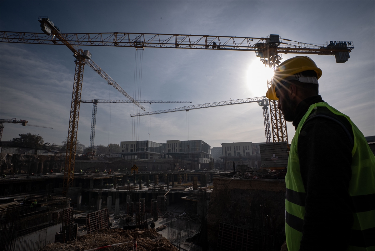 Kendi Şehrini Inşa Eden Eller Afetzede Işçiler Geleceği Yükseltiyor