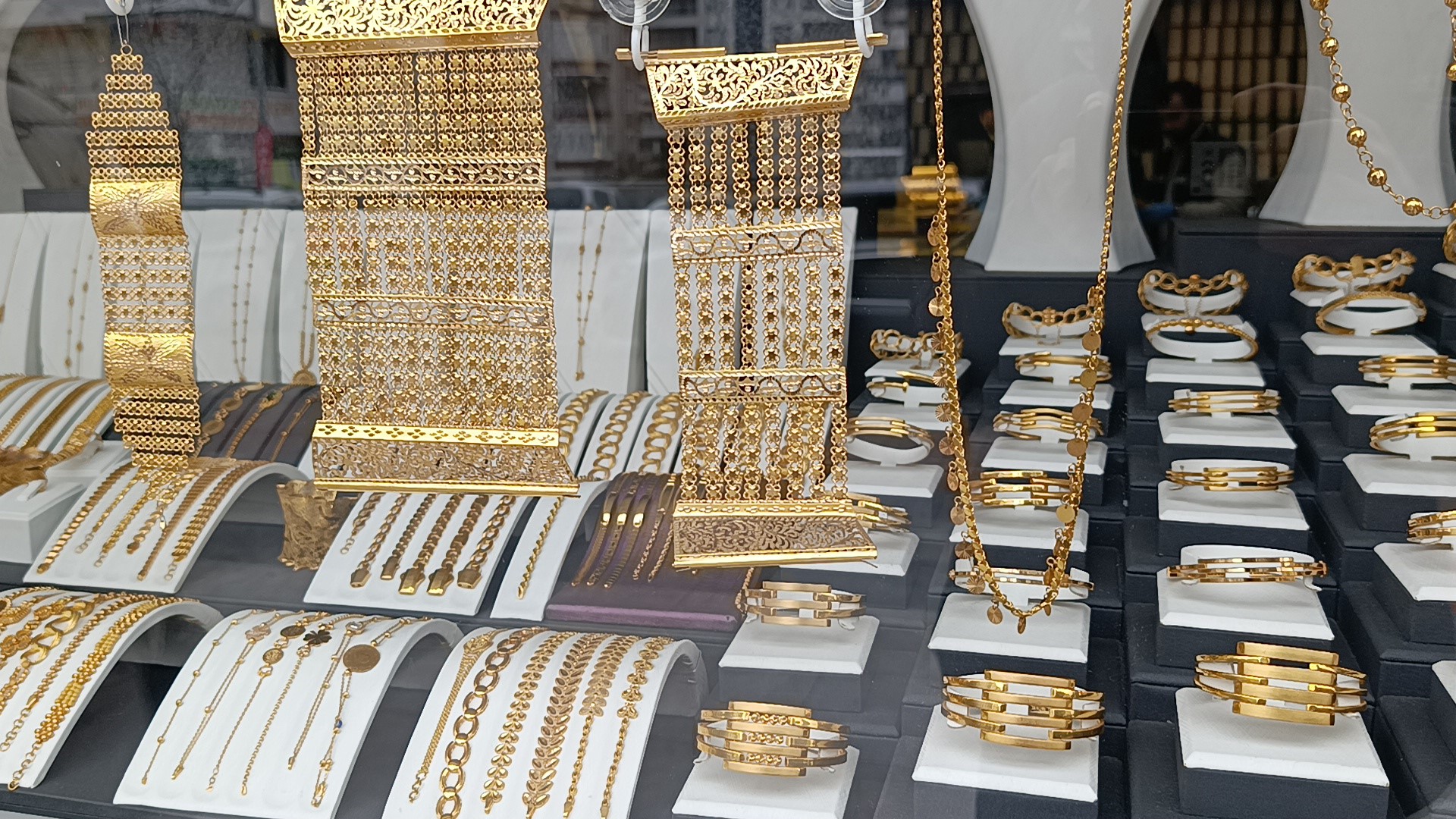 Kuyumcuda Kanlı Soygun Bir Polis Ayağından Vuruldu 2