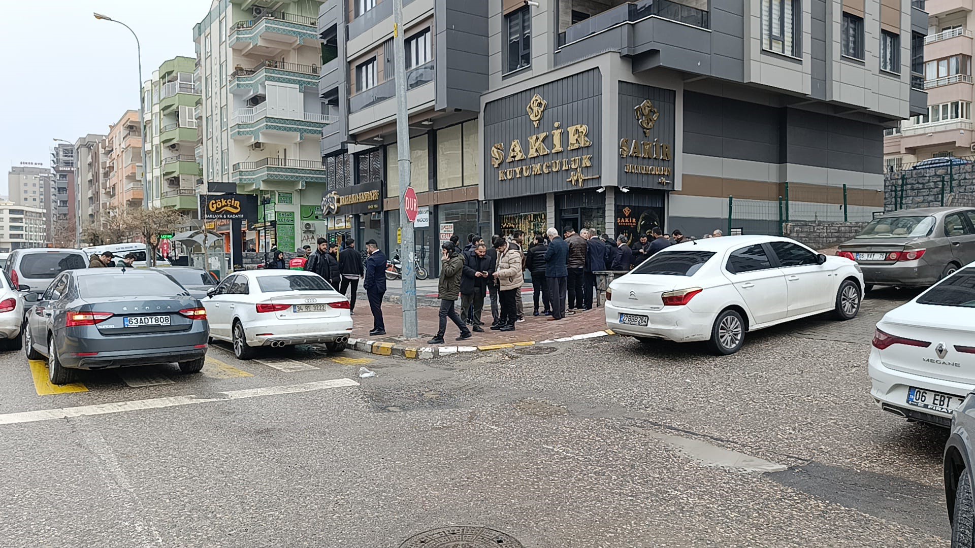 Kuyumcuda Kanlı Soygun Bir Polis Ayağından Vuruldu 4-1