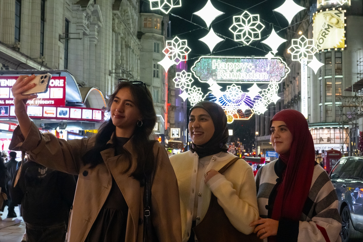 Londra'da Ramazan Coşkusu Sokaklara Taştı (2)