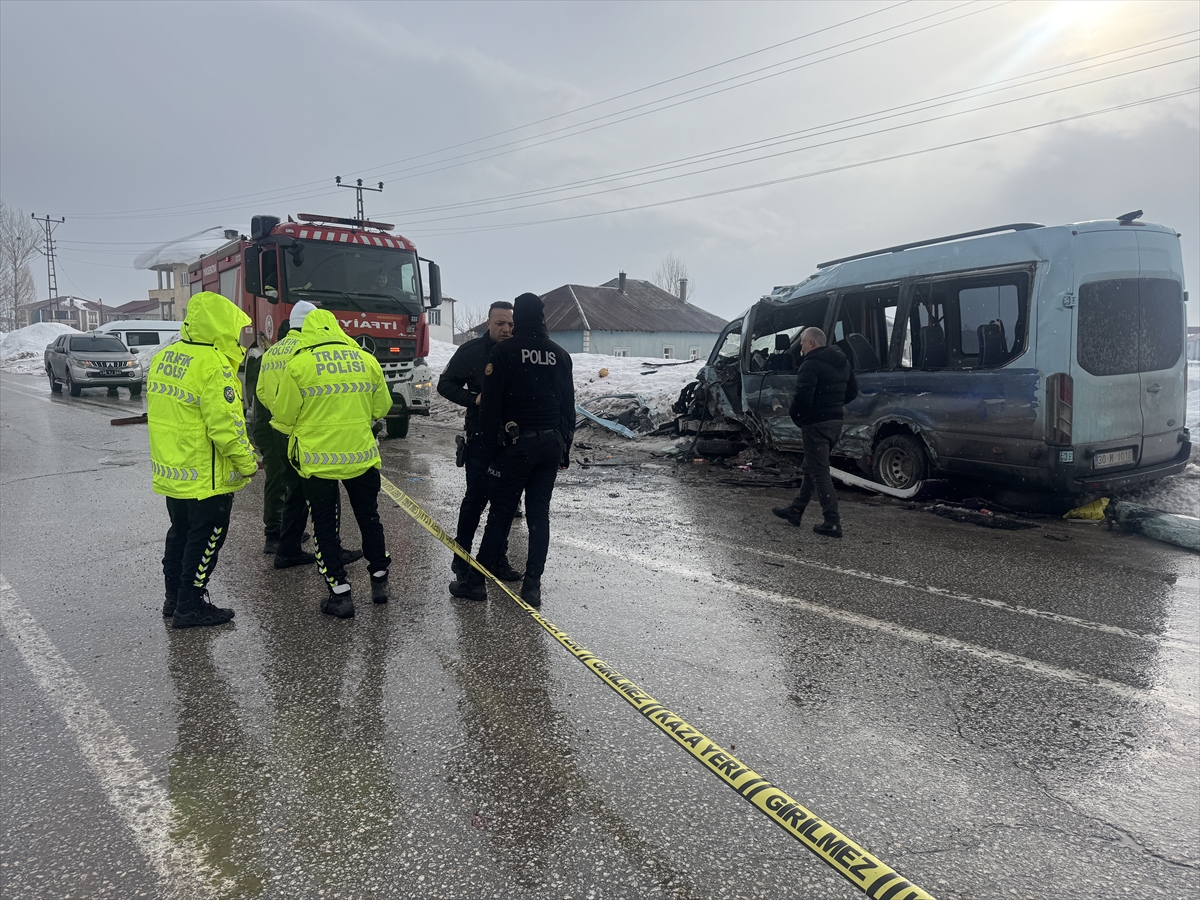 Mi̇ni̇büs Hakkari̇ (4)