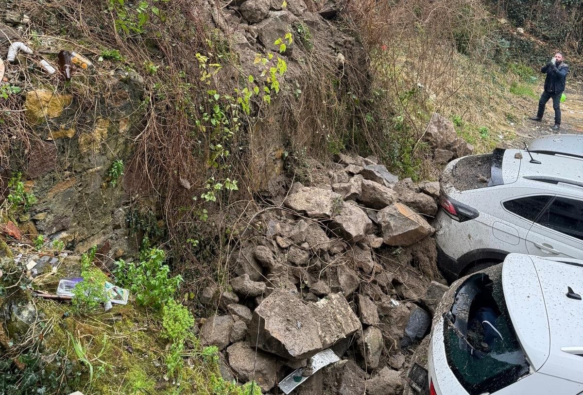Ordu'da Tarihi Duvar Araçların Üzerine Çöktü (2)