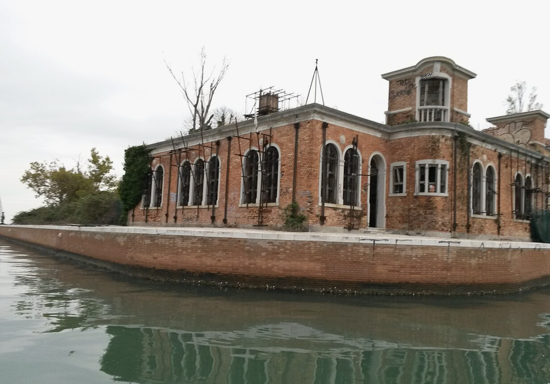 Poveglia Adası