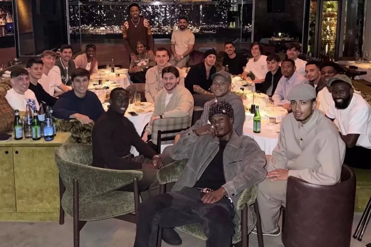 Real Madrid In Yildizlari Yemekte Hesabi Sadece 19557447 2984 Amp