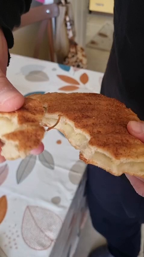 Sahurda Mide Bulandıran Sürpriz Ekmekten Lastik Çıktı! (1)-1