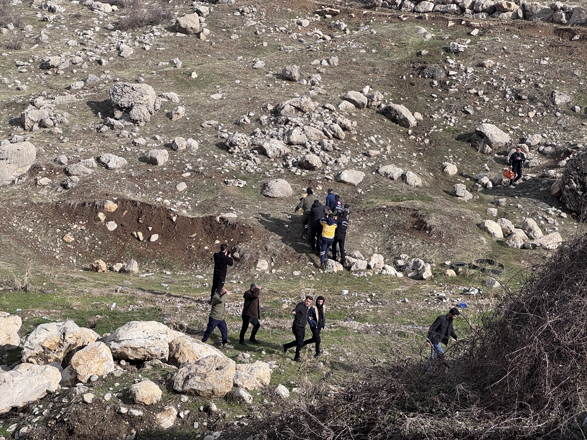 Şırnak'ta Feci Kaza Hafif Ticari Araç 20 Metreden Şarampole Uçtu (2)-1