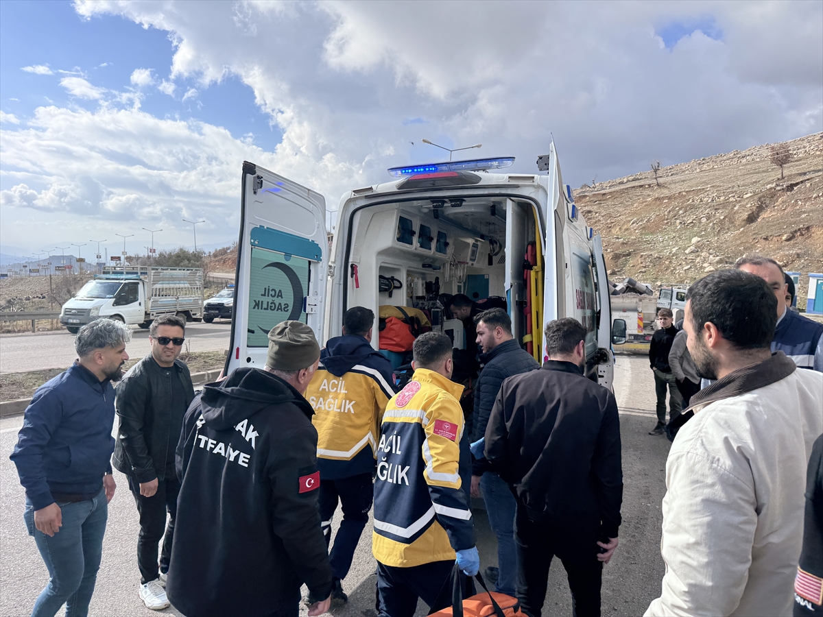 Şırnak'ta Feci Kaza Hafif Ticari Araç 20 Metreden Şarampole Uçtu