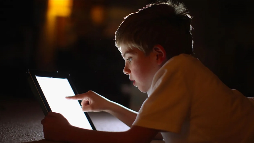 Sosyal Medyada 15 Yas Duzenlemesi