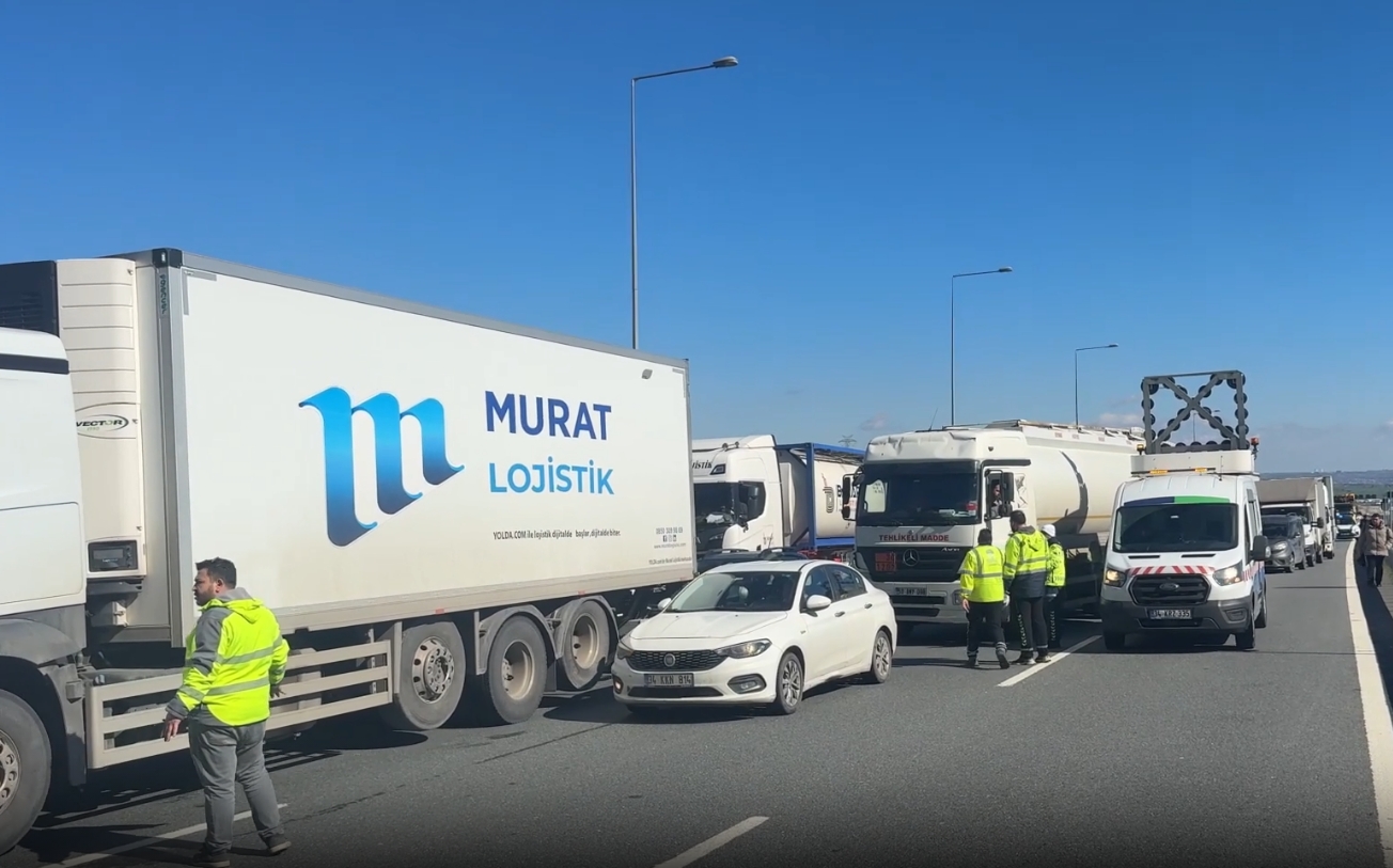 Tünelde Korkutan Kaza 3 Şerit Kapatıldı (2)