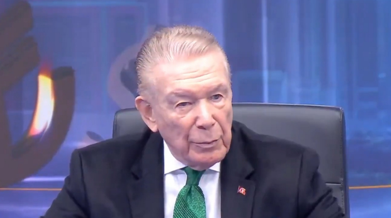 Uğur Dündar'dan Özür Özel'in Küfürlü Mesajlarına 'Can Yücel' Örneği (1)