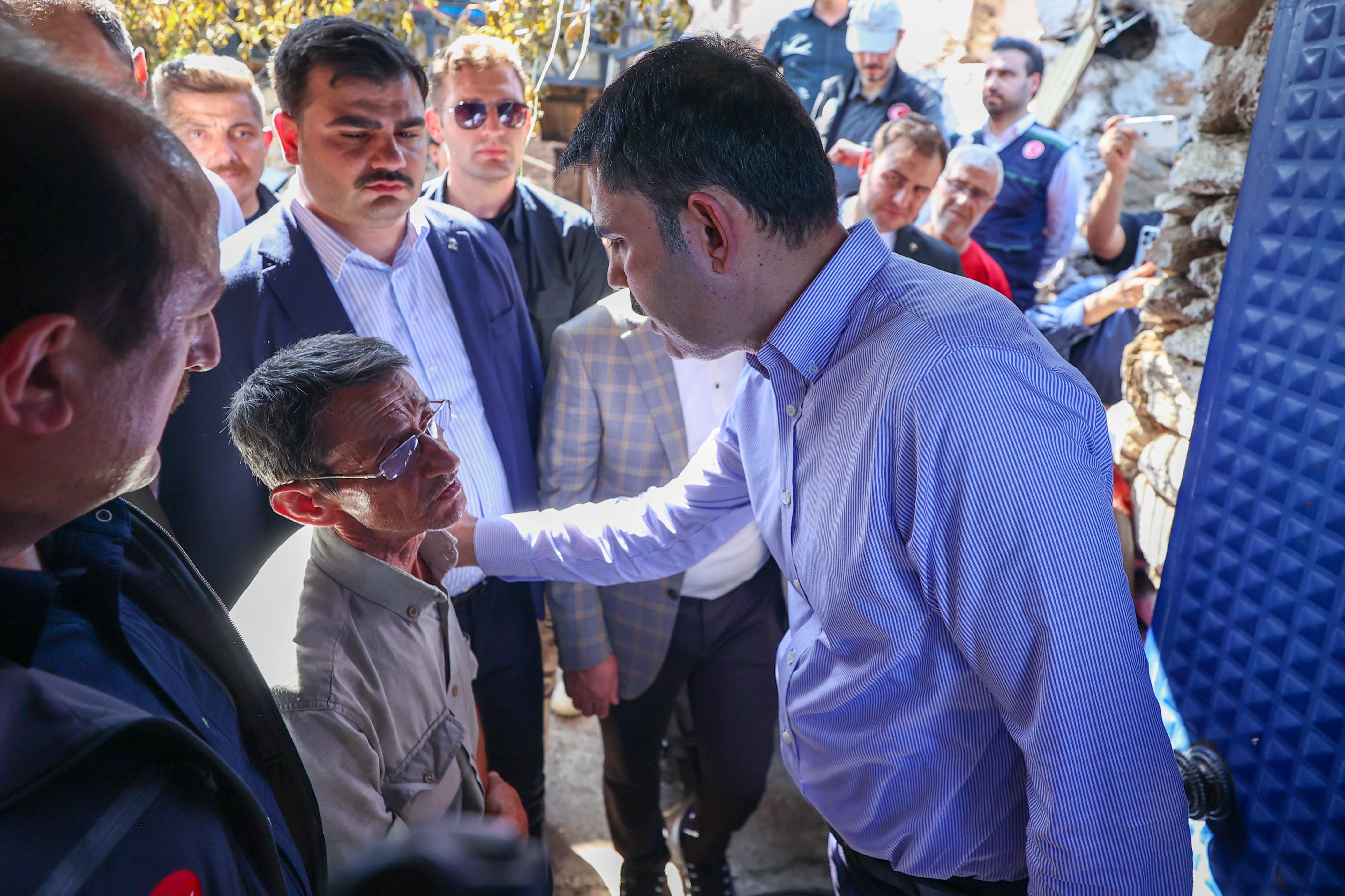 Yangının Hüznü Sevince Döndü Murat Kurum Cavit Amca'nın Yeni Evini Paylaştı-2