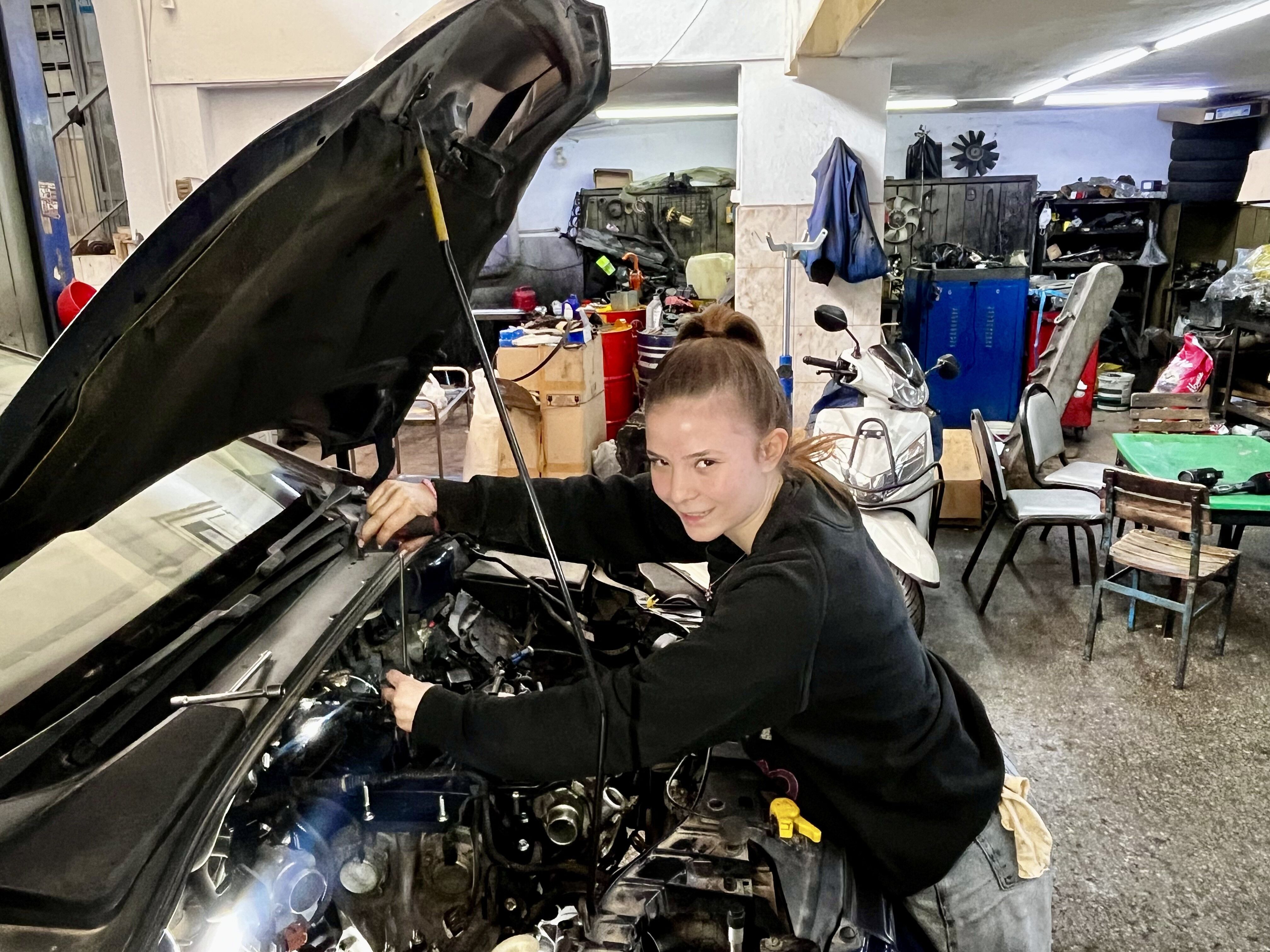 17 Yaşındaki Kadın Tamirci Sanayide Ezber Bozuyor (4)