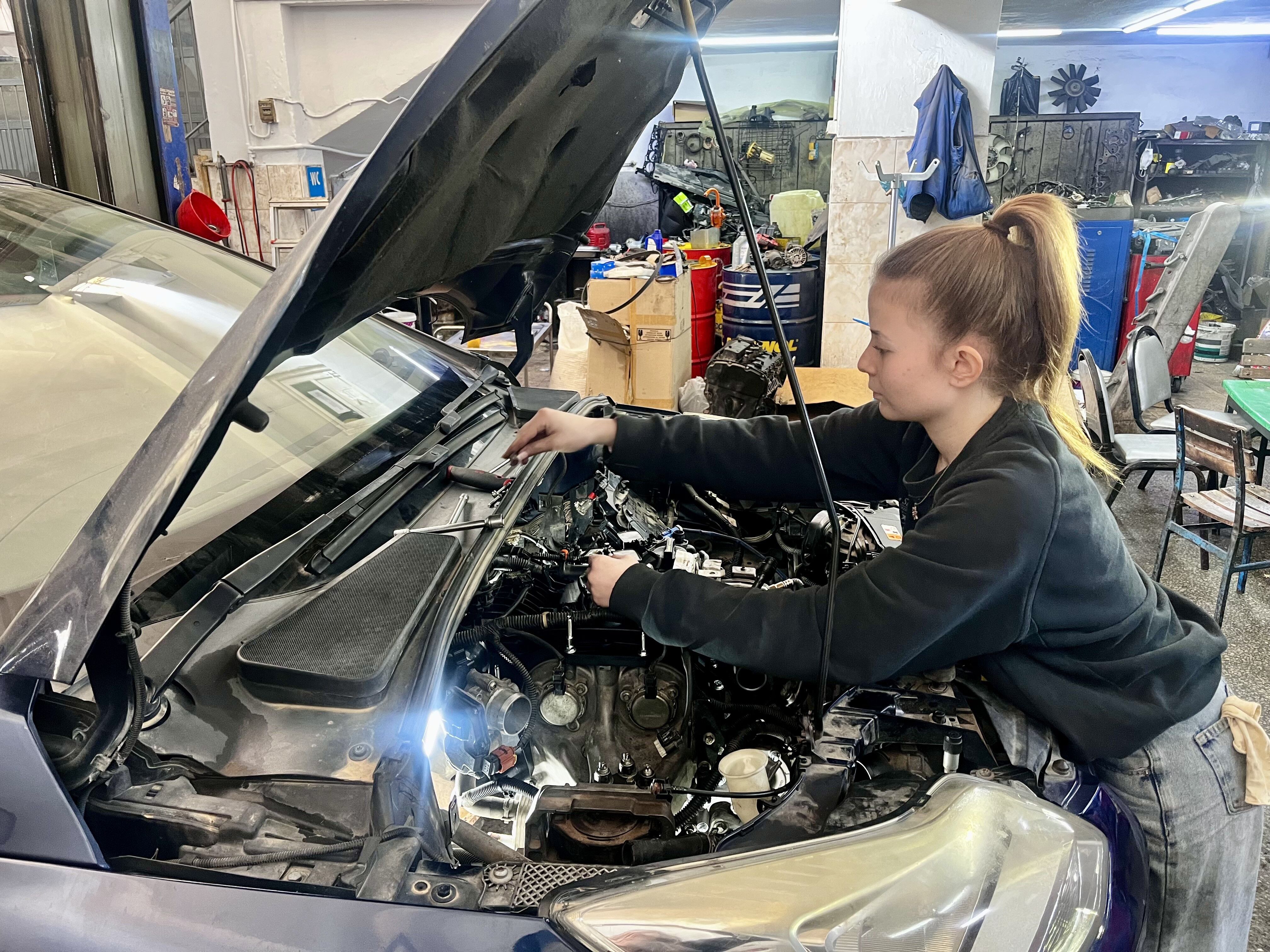 17 Yaşındaki Kadın Tamirci Sanayide Ezber Bozuyor (6)